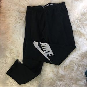 Black/charcoal nike Capri leggings medium